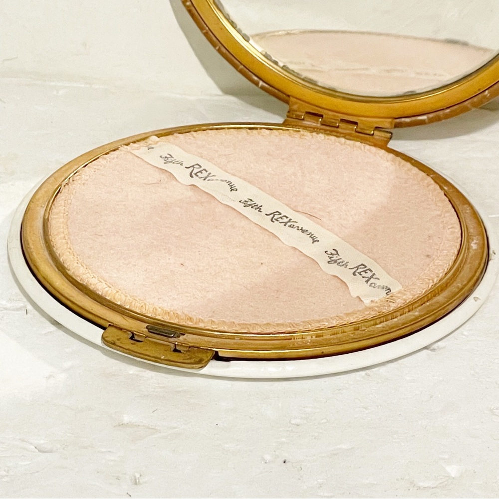Rex Fifth Avenue Large Vintage Face Powder Compact with Mirror Pansies - Picture 2 of 5